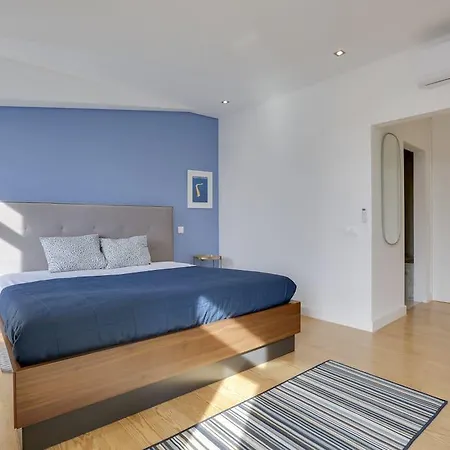 Апартаменты Central Penthouse With Rooftop & 360º View *